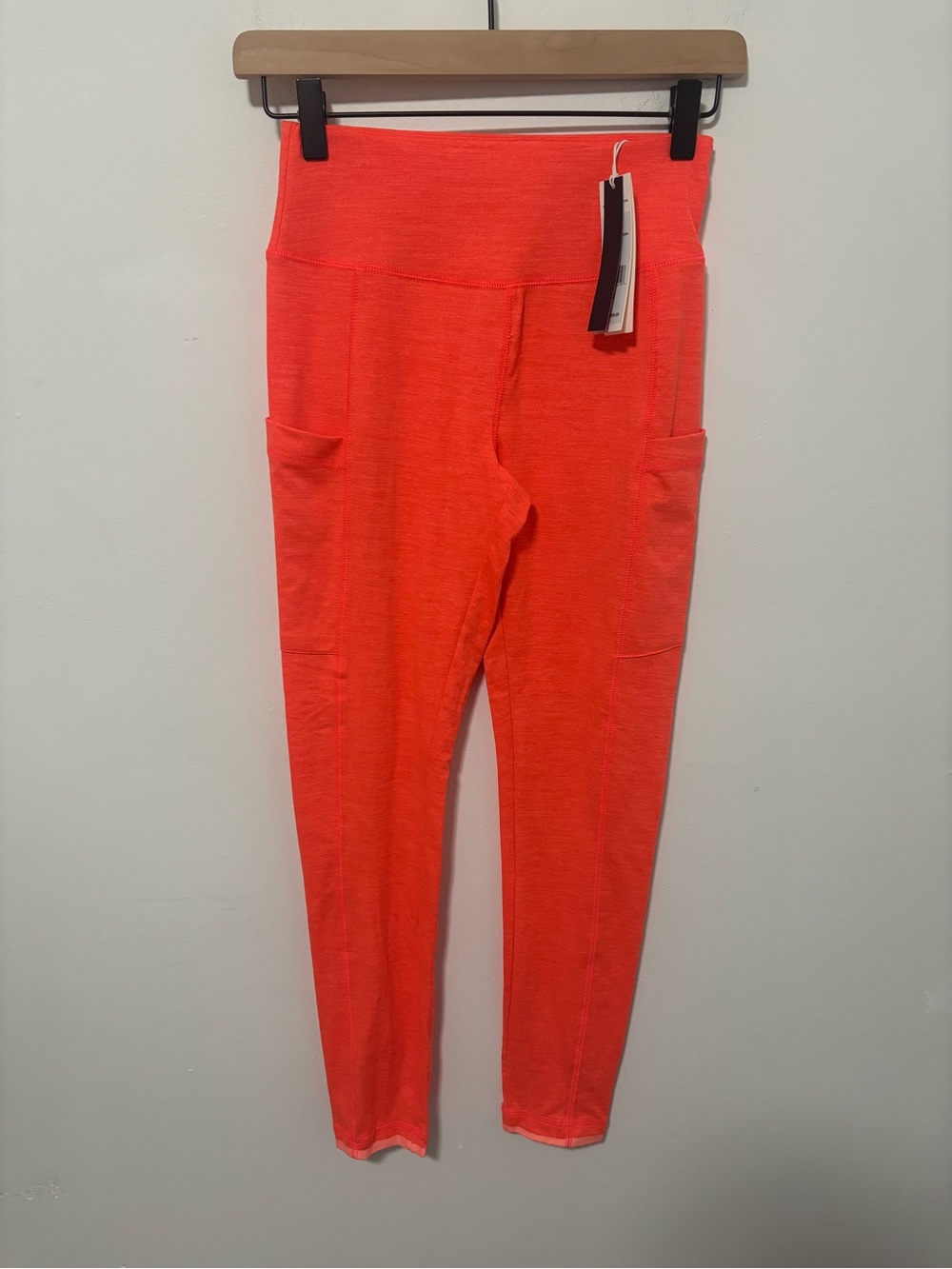 NWT vineyard vines coral pocket high rise leggings